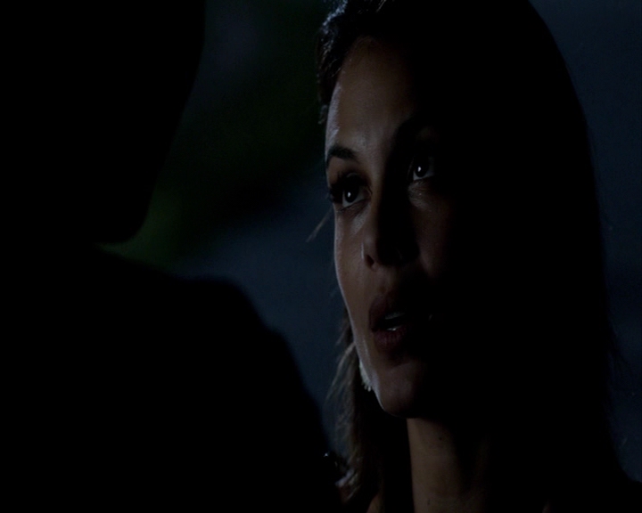 VampireDiaries-dot-nl_VampireDiaries-8x03YouDecidedThatIWasWorthSaving-deletedscenes0021.jpg