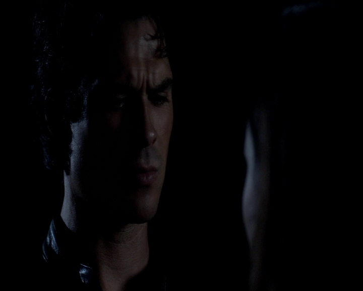 VampireDiaries-dot-nl_VampireDiaries-8x03YouDecidedThatIWasWorthSaving-deletedscenes0023.jpg