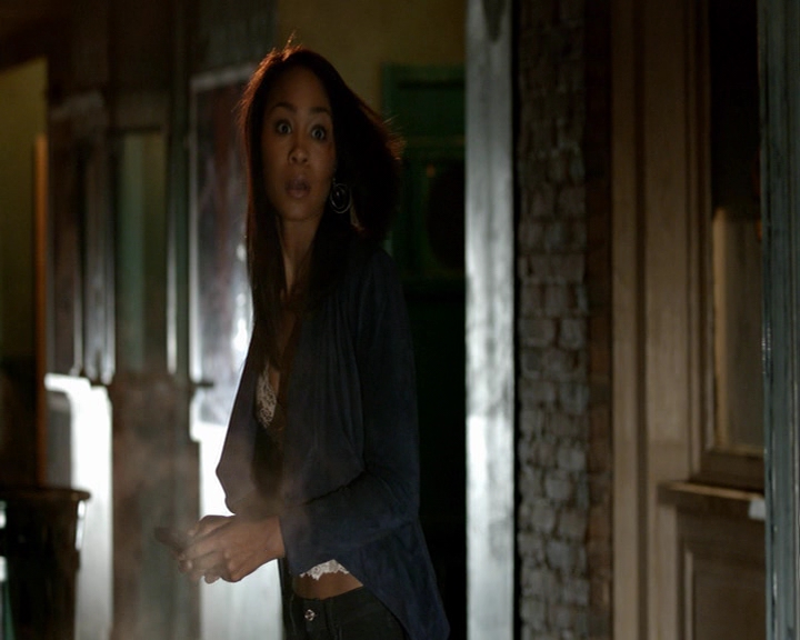 VampireDiaries-dot-nl_VampireDiaries-8x04AnEternityOfMisery-deletedscenes0005.jpg