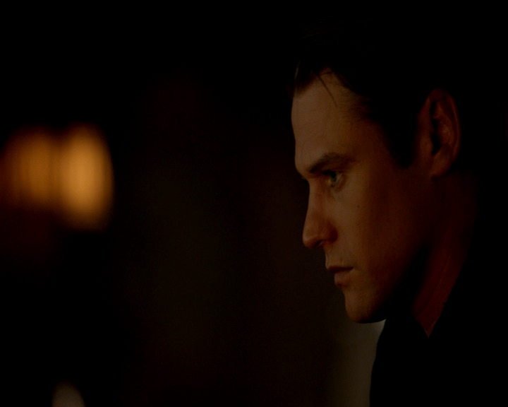 VampireDiaries-dot-nl_VampireDiaries-8x05ComingHomeWasAMistake-deletedscenes0008.jpg