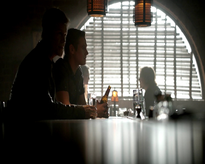 VampireDiaries-dot-nl_VampireDiaries-8x05ComingHomeWasAMistake-deletedscenes0033.jpg