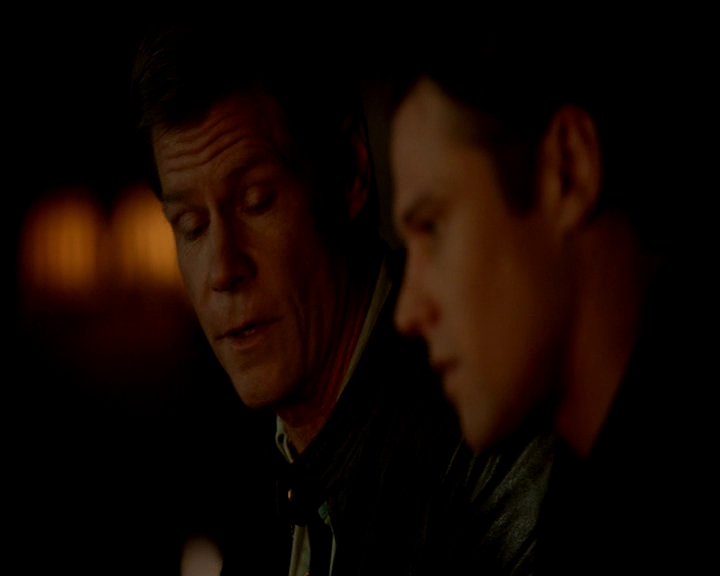 VampireDiaries-dot-nl_VampireDiaries-8x05ComingHomeWasAMistake-deletedscenes0048.jpg