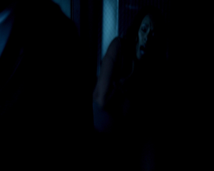 VampireDiaries-dot-nl_VampireDiaries-8x06DetouredOnSomeRandomBackwoodsPathToHell-deletedscenes0032.jpg