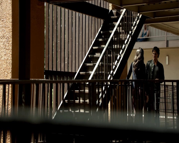 VampireDiaries-dot-nl_VampireDiaries-8x06DetouredOnSomeRandomBackwoodsPathToHell-deletedscenes0089.jpg