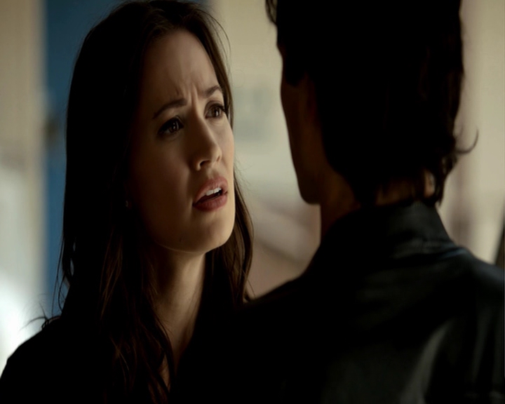 VampireDiaries-dot-nl_VampireDiaries-8x06DetouredOnSomeRandomBackwoodsPathToHell-deletedscenes0100.jpg