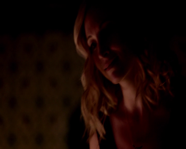 VampireDiaries-dot-nl_VampireDiaries-8x07TheNextTimeIHurtSomebodyItCouldBeYou-deletedscene0012.jpg