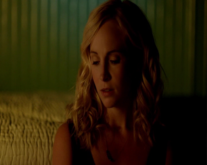 VampireDiaries-dot-nl_VampireDiaries-8x07TheNextTimeIHurtSomebodyItCouldBeYou-deletedscene0042.jpg