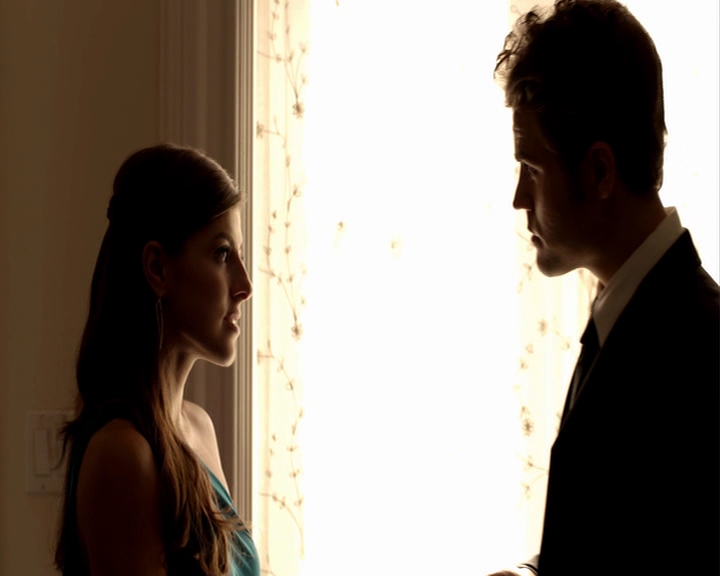 VampireDiaries-dot-nl_VampireDiaries-8x09TheSimpleIntimacyOfTheNearTouch-deletedscene0005.jpg