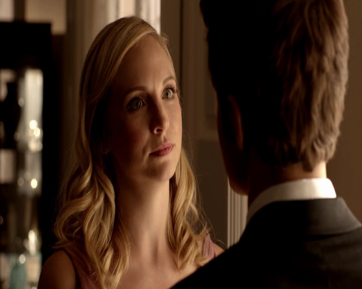 VampireDiaries-dot-nl_VampireDiaries-8x09TheSimpleIntimacyOfTheNearTouch-deletedscene0015.jpg