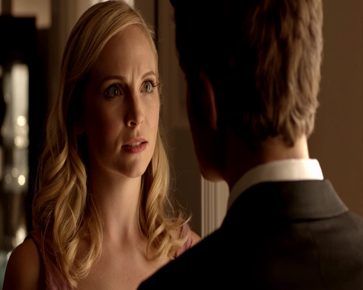 VampireDiaries-dot-nl_VampireDiaries-8x09TheSimpleIntimacyOfTheNearTouch-deletedscene0018.jpg