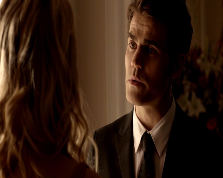 VampireDiaries-dot-nl_VampireDiaries-8x09TheSimpleIntimacyOfTheNearTouch-deletedscene0028.jpg