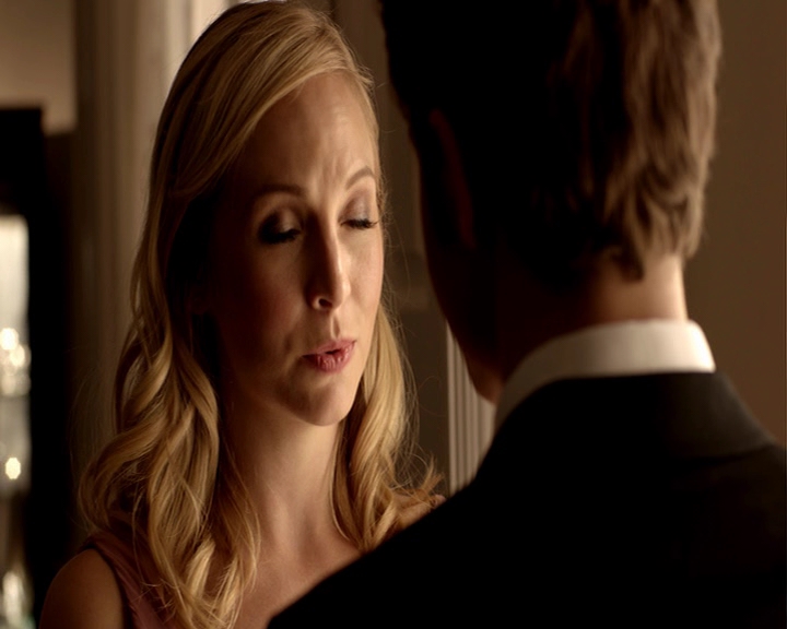 VampireDiaries-dot-nl_VampireDiaries-8x09TheSimpleIntimacyOfTheNearTouch-deletedscene0029.jpg