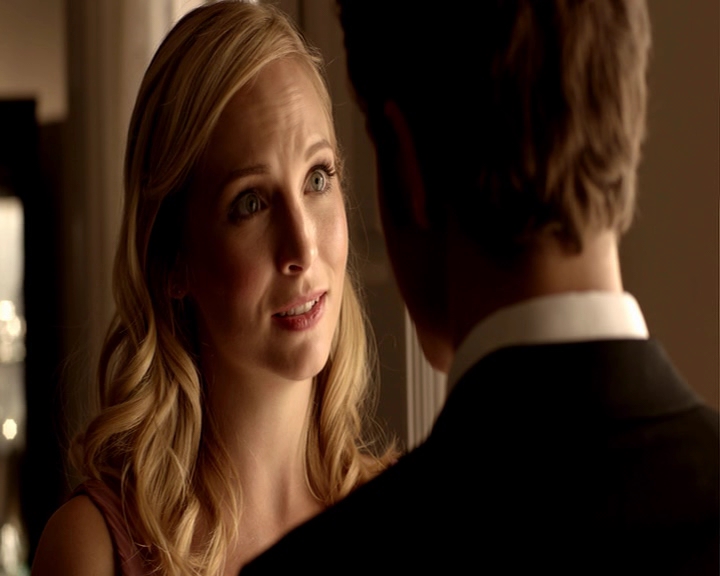 VampireDiaries-dot-nl_VampireDiaries-8x09TheSimpleIntimacyOfTheNearTouch-deletedscene0030.jpg