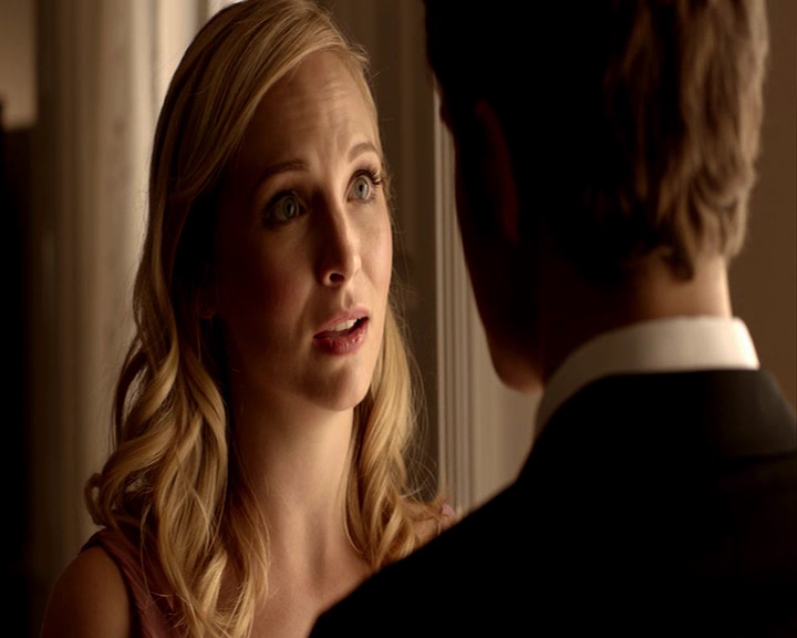 VampireDiaries-dot-nl_VampireDiaries-8x09TheSimpleIntimacyOfTheNearTouch-deletedscene0032.jpg