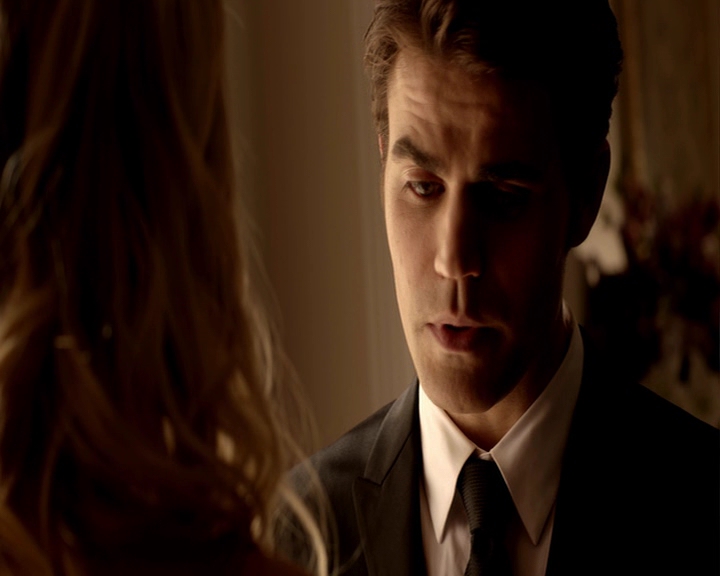 VampireDiaries-dot-nl_VampireDiaries-8x09TheSimpleIntimacyOfTheNearTouch-deletedscene0034.jpg