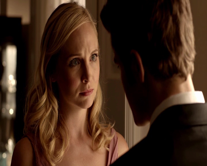 VampireDiaries-dot-nl_VampireDiaries-8x09TheSimpleIntimacyOfTheNearTouch-deletedscene0035.jpg