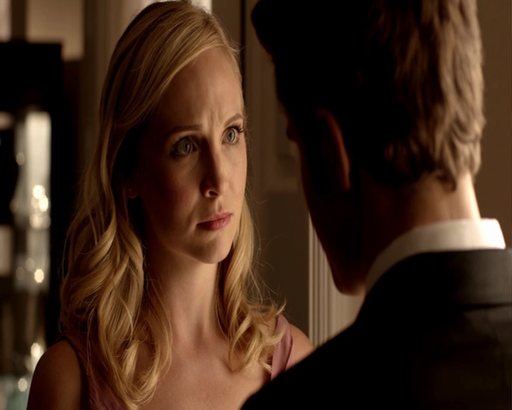 VampireDiaries-dot-nl_VampireDiaries-8x09TheSimpleIntimacyOfTheNearTouch-deletedscene0036.jpg