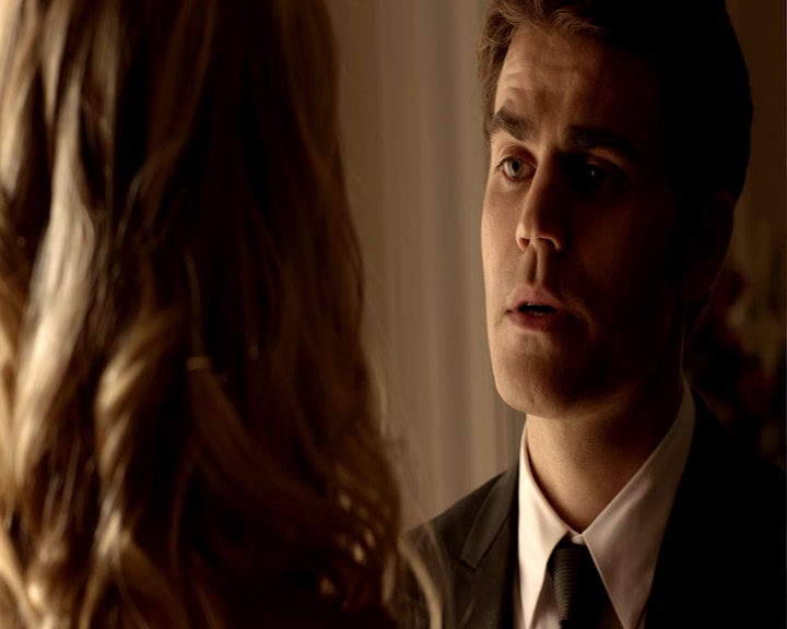 VampireDiaries-dot-nl_VampireDiaries-8x09TheSimpleIntimacyOfTheNearTouch-deletedscene0037.jpg