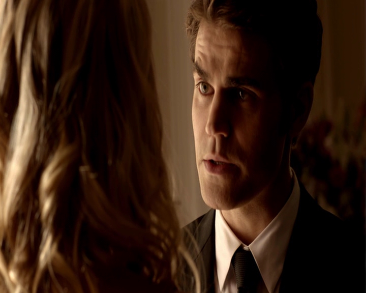 VampireDiaries-dot-nl_VampireDiaries-8x09TheSimpleIntimacyOfTheNearTouch-deletedscene0039.jpg