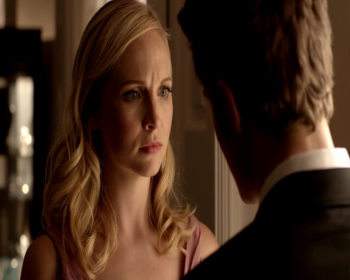 VampireDiaries-dot-nl_VampireDiaries-8x09TheSimpleIntimacyOfTheNearTouch-deletedscene0042.jpg