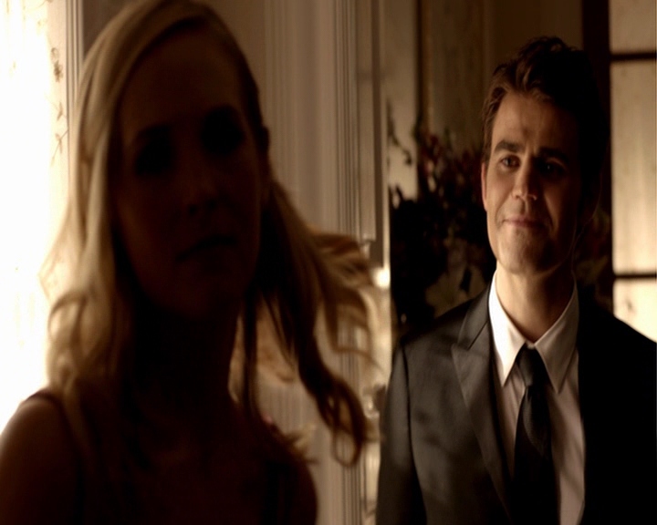 VampireDiaries-dot-nl_VampireDiaries-8x09TheSimpleIntimacyOfTheNearTouch-deletedscene0053.jpg