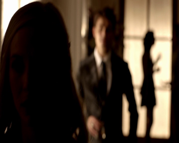 VampireDiaries-dot-nl_VampireDiaries-8x09TheSimpleIntimacyOfTheNearTouch-deletedscene0055.jpg