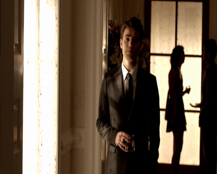 VampireDiaries-dot-nl_VampireDiaries-8x09TheSimpleIntimacyOfTheNearTouch-deletedscene0056.jpg