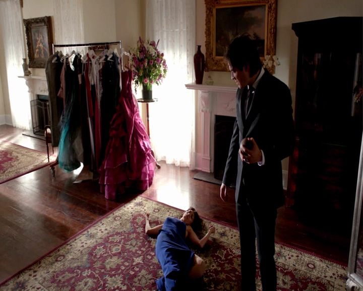 VampireDiaries-dot-nl_VampireDiaries-8x09TheSimpleIntimacyOfTheNearTouch-deletedscene0068.jpg