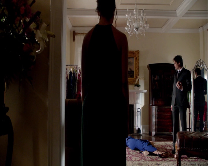 VampireDiaries-dot-nl_VampireDiaries-8x09TheSimpleIntimacyOfTheNearTouch-deletedscene0069.jpg