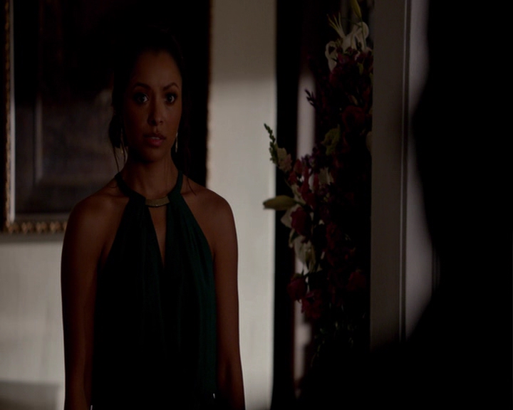 VampireDiaries-dot-nl_VampireDiaries-8x09TheSimpleIntimacyOfTheNearTouch-deletedscene0071.jpg