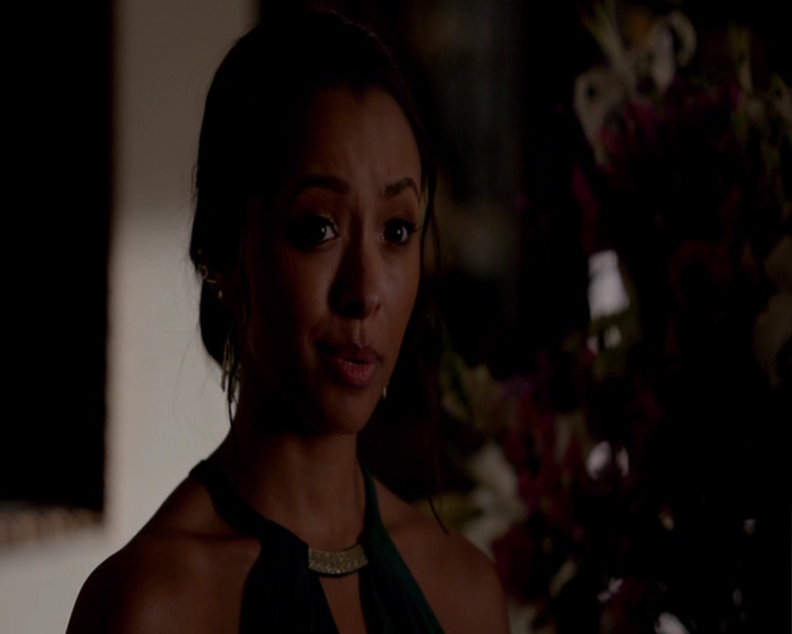 VampireDiaries-dot-nl_VampireDiaries-8x09TheSimpleIntimacyOfTheNearTouch-deletedscene0072.jpg