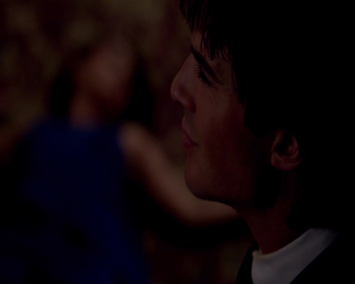 VampireDiaries-dot-nl_VampireDiaries-8x09TheSimpleIntimacyOfTheNearTouch-deletedscene0076.jpg