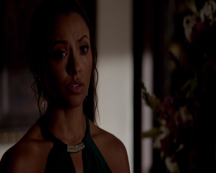 VampireDiaries-dot-nl_VampireDiaries-8x09TheSimpleIntimacyOfTheNearTouch-deletedscene0081.jpg