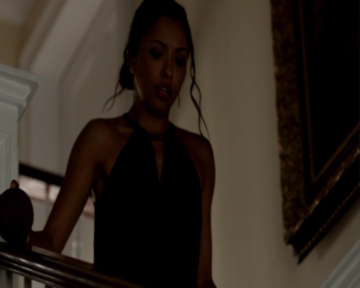 VampireDiaries-dot-nl_VampireDiaries-8x09TheSimpleIntimacyOfTheNearTouch-deletedscene0091.jpg