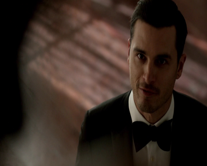 VampireDiaries-dot-nl_VampireDiaries-8x09TheSimpleIntimacyOfTheNearTouch-deletedscene0093.jpg