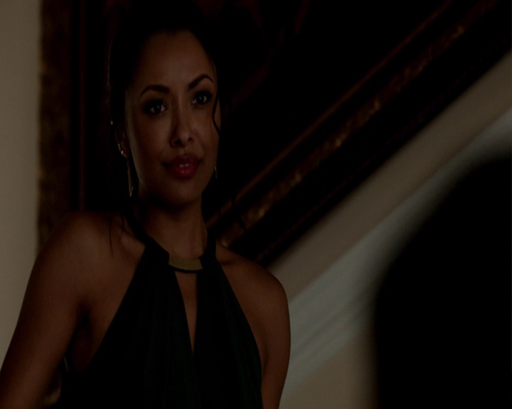 VampireDiaries-dot-nl_VampireDiaries-8x09TheSimpleIntimacyOfTheNearTouch-deletedscene0094.jpg