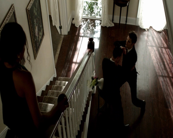 VampireDiaries-dot-nl_VampireDiaries-8x09TheSimpleIntimacyOfTheNearTouch-deletedscene0097.jpg