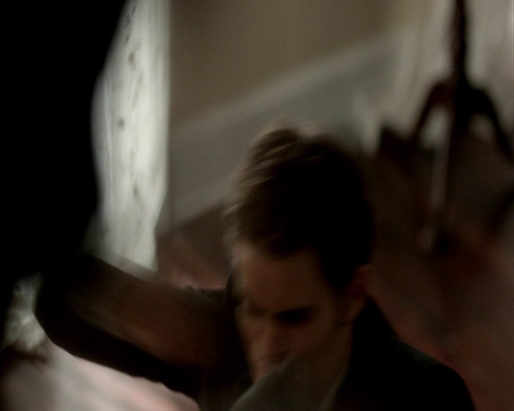 VampireDiaries-dot-nl_VampireDiaries-8x09TheSimpleIntimacyOfTheNearTouch-deletedscene0098.jpg