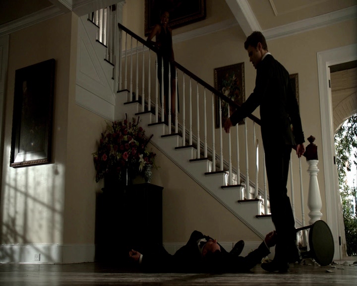 VampireDiaries-dot-nl_VampireDiaries-8x09TheSimpleIntimacyOfTheNearTouch-deletedscene0100.jpg