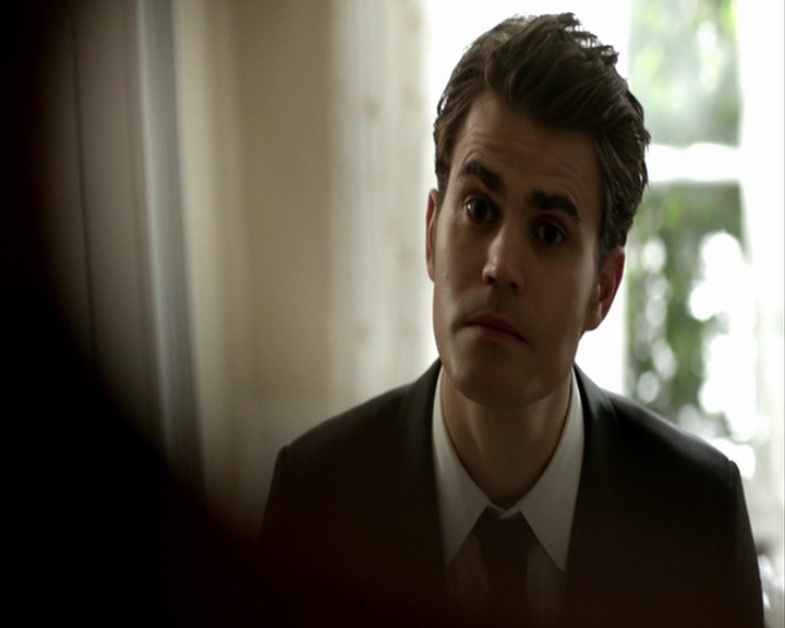 VampireDiaries-dot-nl_VampireDiaries-8x09TheSimpleIntimacyOfTheNearTouch-deletedscene0106.jpg