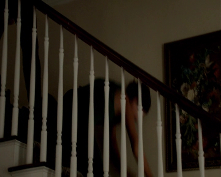 VampireDiaries-dot-nl_VampireDiaries-8x09TheSimpleIntimacyOfTheNearTouch-deletedscene0109.jpg