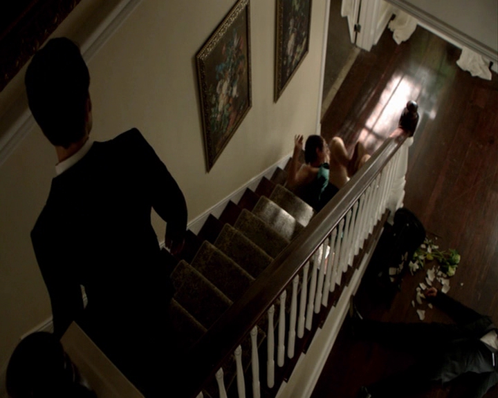 VampireDiaries-dot-nl_VampireDiaries-8x09TheSimpleIntimacyOfTheNearTouch-deletedscene0111.jpg