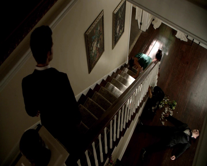 VampireDiaries-dot-nl_VampireDiaries-8x09TheSimpleIntimacyOfTheNearTouch-deletedscene0112.jpg