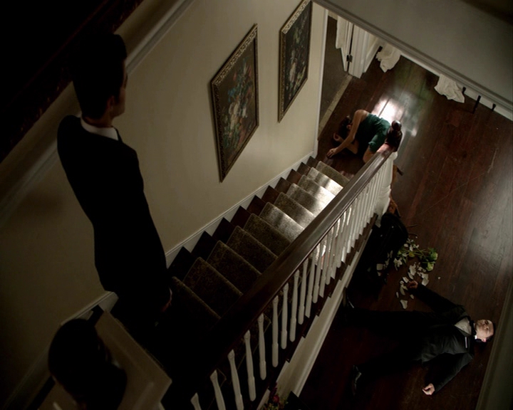 VampireDiaries-dot-nl_VampireDiaries-8x09TheSimpleIntimacyOfTheNearTouch-deletedscene0113.jpg