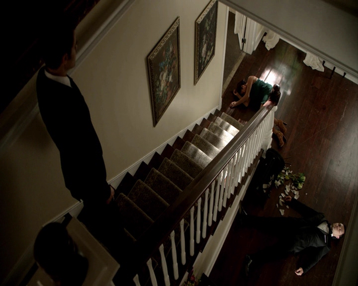 VampireDiaries-dot-nl_VampireDiaries-8x09TheSimpleIntimacyOfTheNearTouch-deletedscene0114.jpg