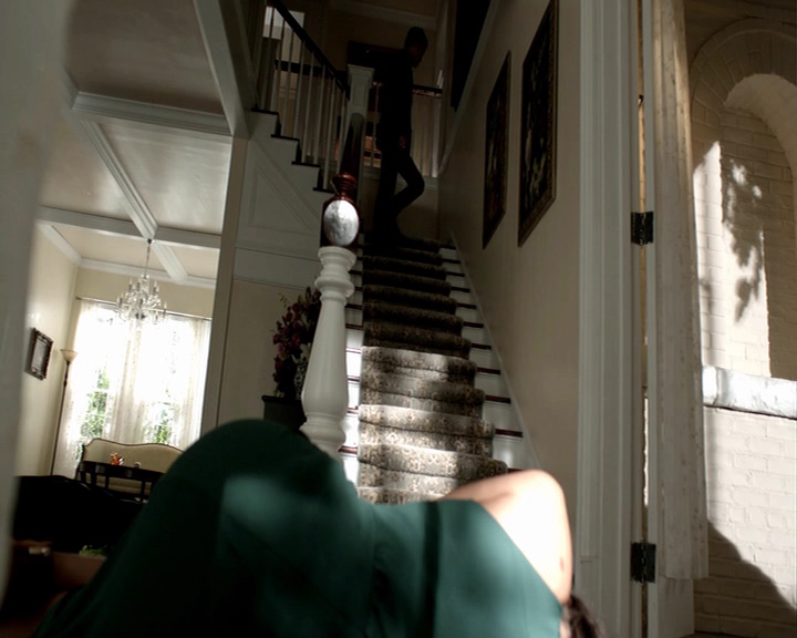 VampireDiaries-dot-nl_VampireDiaries-8x09TheSimpleIntimacyOfTheNearTouch-deletedscene0115.jpg