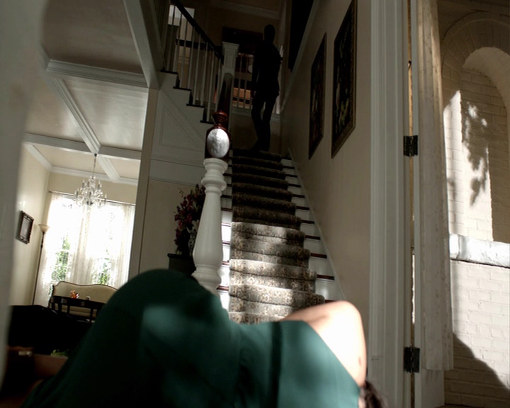 VampireDiaries-dot-nl_VampireDiaries-8x09TheSimpleIntimacyOfTheNearTouch-deletedscene0117.jpg