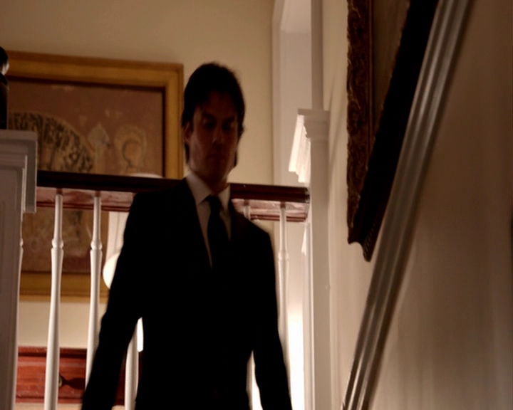 VampireDiaries-dot-nl_VampireDiaries-8x09TheSimpleIntimacyOfTheNearTouch-deletedscene0135.jpg