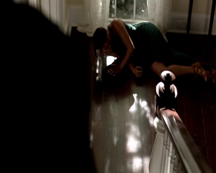 VampireDiaries-dot-nl_VampireDiaries-8x09TheSimpleIntimacyOfTheNearTouch-deletedscene0142.jpg