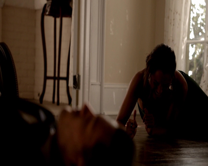 VampireDiaries-dot-nl_VampireDiaries-8x09TheSimpleIntimacyOfTheNearTouch-deletedscene0156.jpg